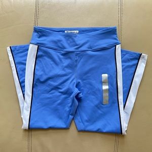 FOREVER 21 Blue Athletic 3/4 Leggings